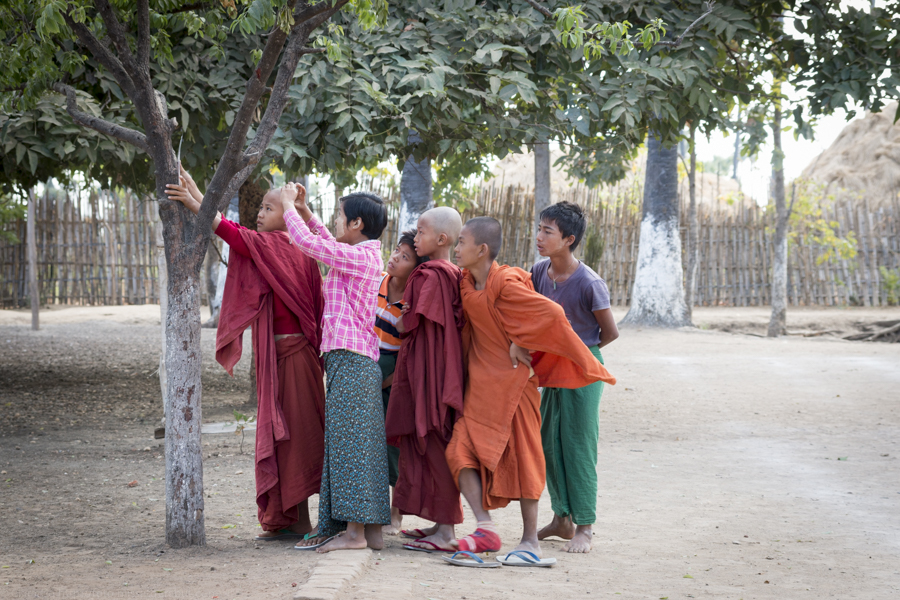 Cartoons & Plastic Photography Workshop in Taung Ywar Thit  (Myanmar)